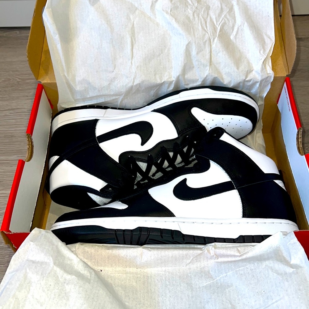 New! Nike Panda Dunks